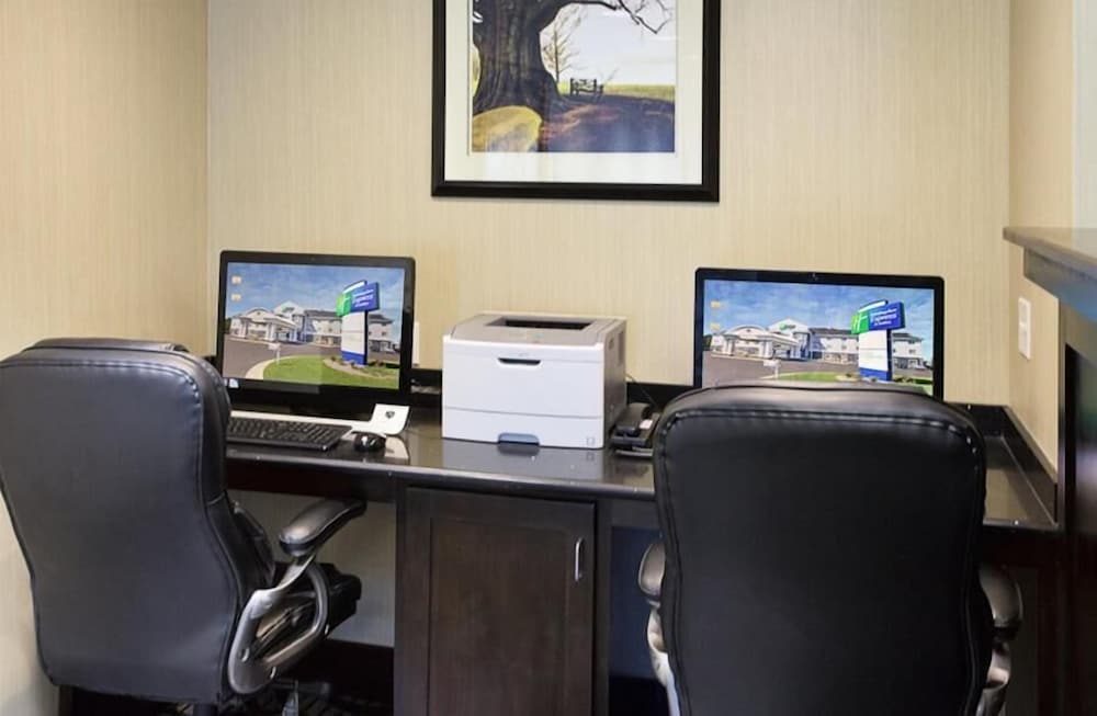 Holiday Inn Express Hotel & Suites North Fremont 51/58