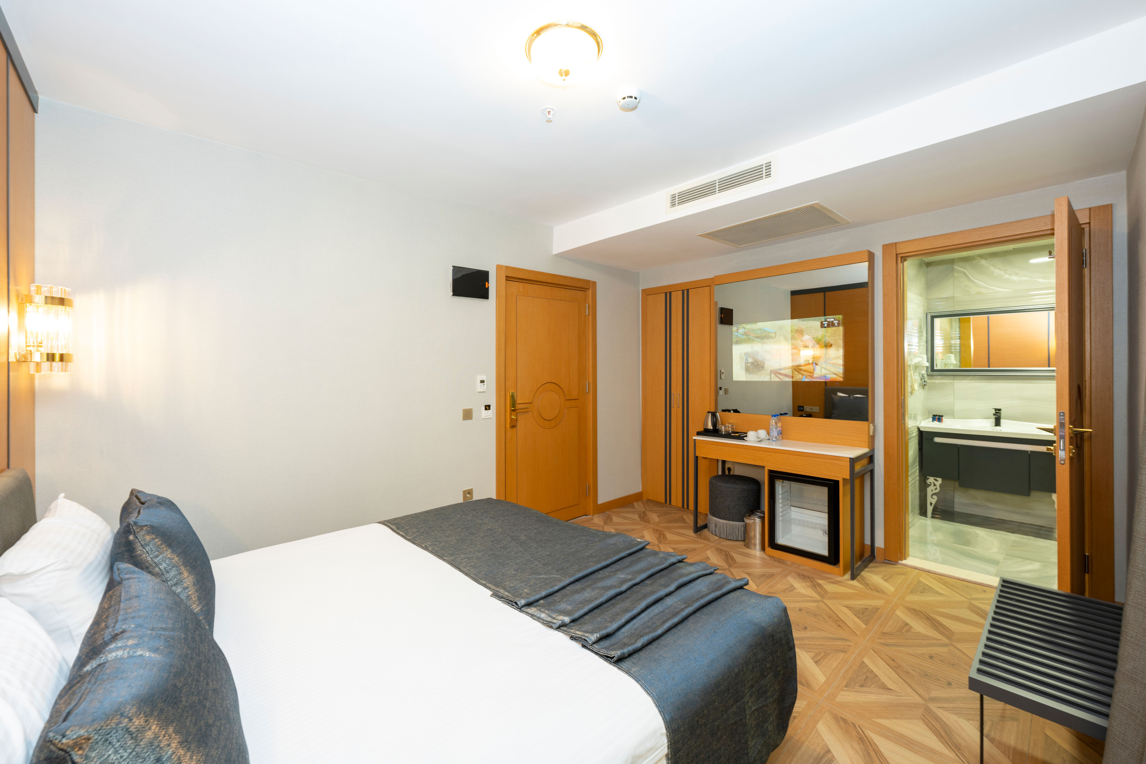 Luxury Double or Twin Land View with Balcony