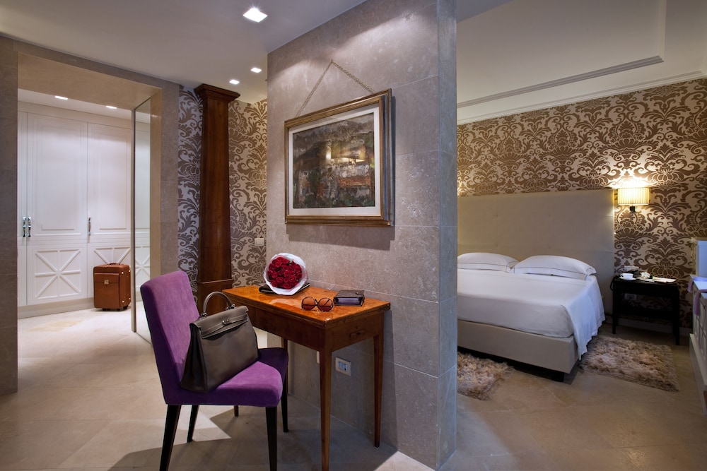 The Ashbee Hotel 27/77