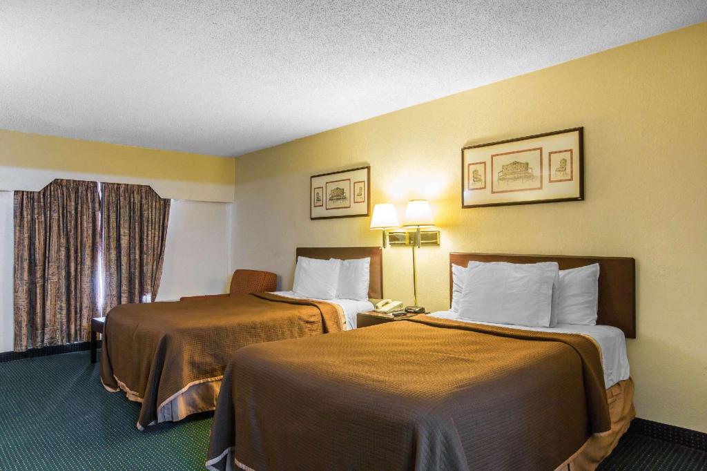 ROOM, 2 DOUBLE BEDS
