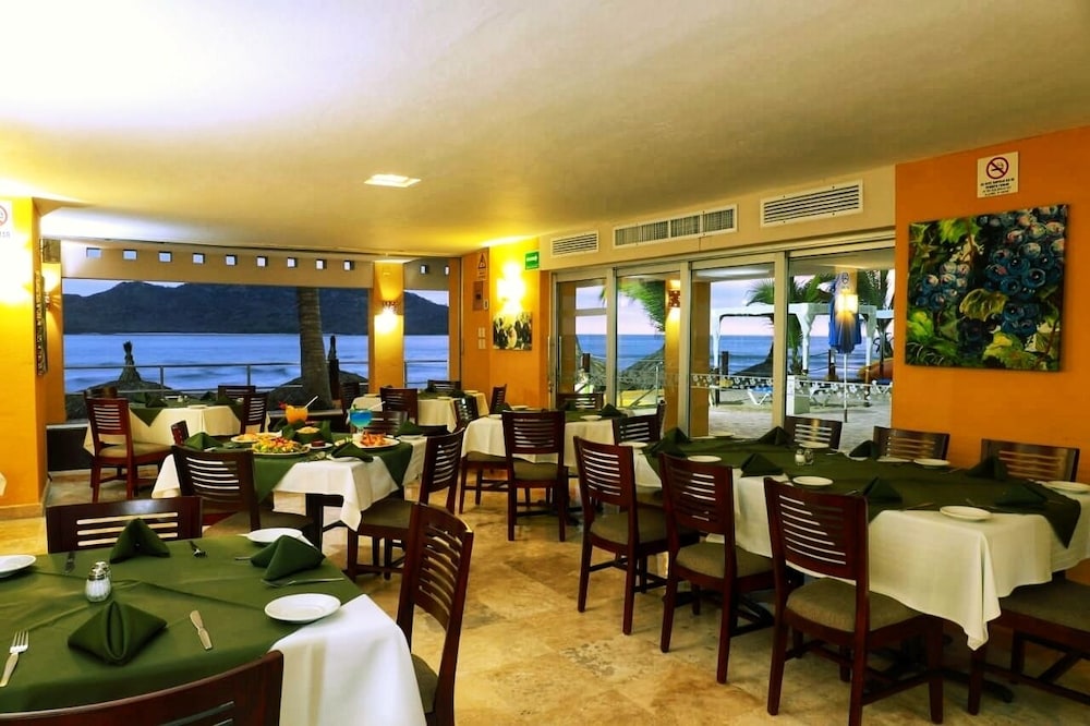 Suites Las Flores Beach Mazatlan 31/50
