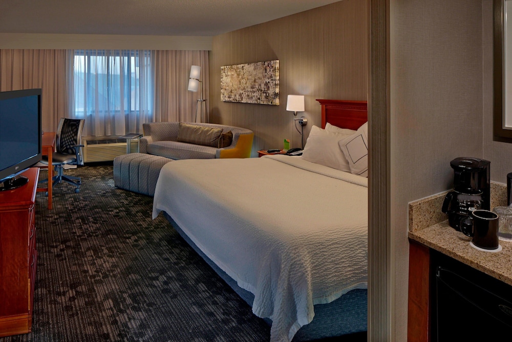 Courtyard by Marriott Hartford Cromwell 6/38