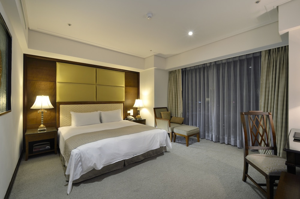Hotel Regalees 10/43