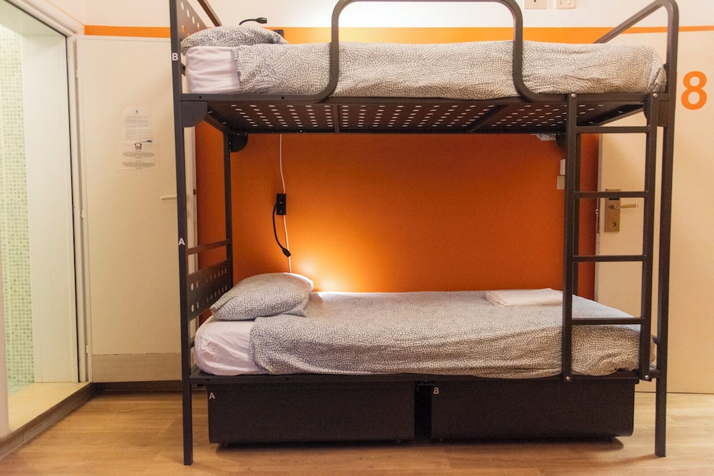 ROOM, SINGLE