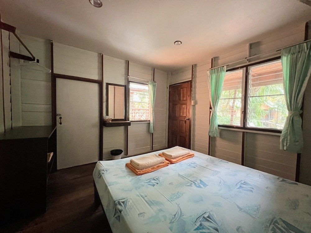 BUNGALOW, WITH FAN