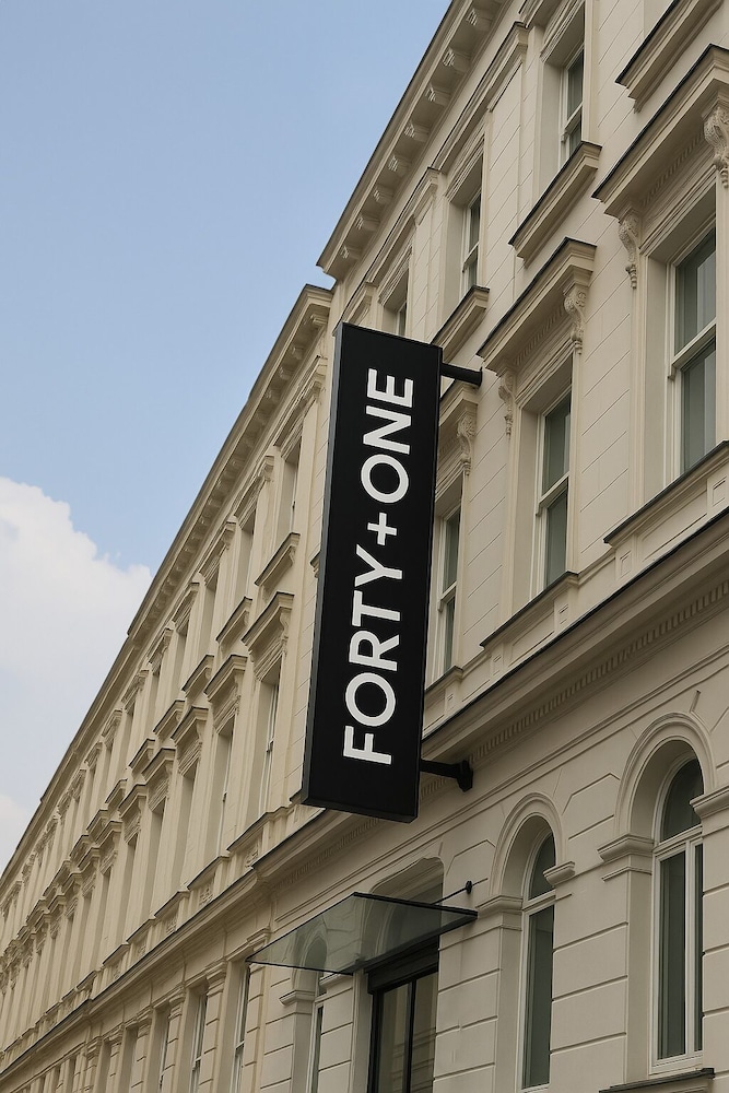 FortyPlusOne Hotel 42/50