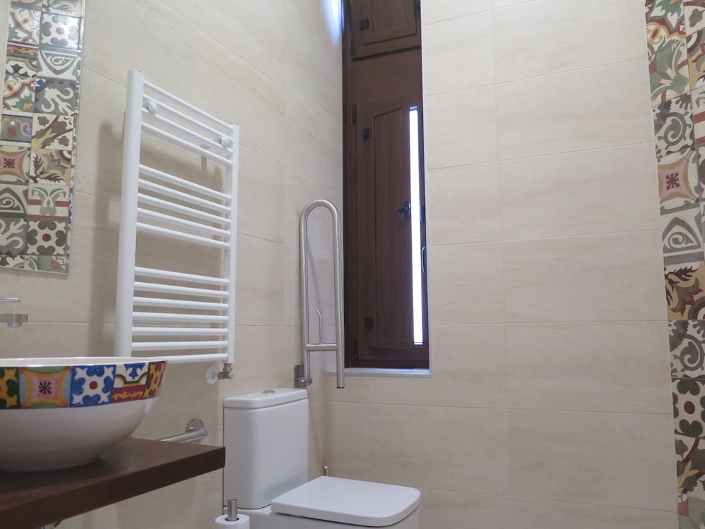 1 BEDROOM, BASIC, APARTMENT