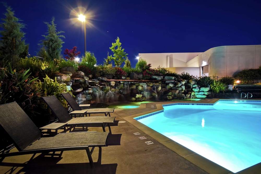 DoubleTree by Hilton Hotel Pleasanton at the Club 4/70