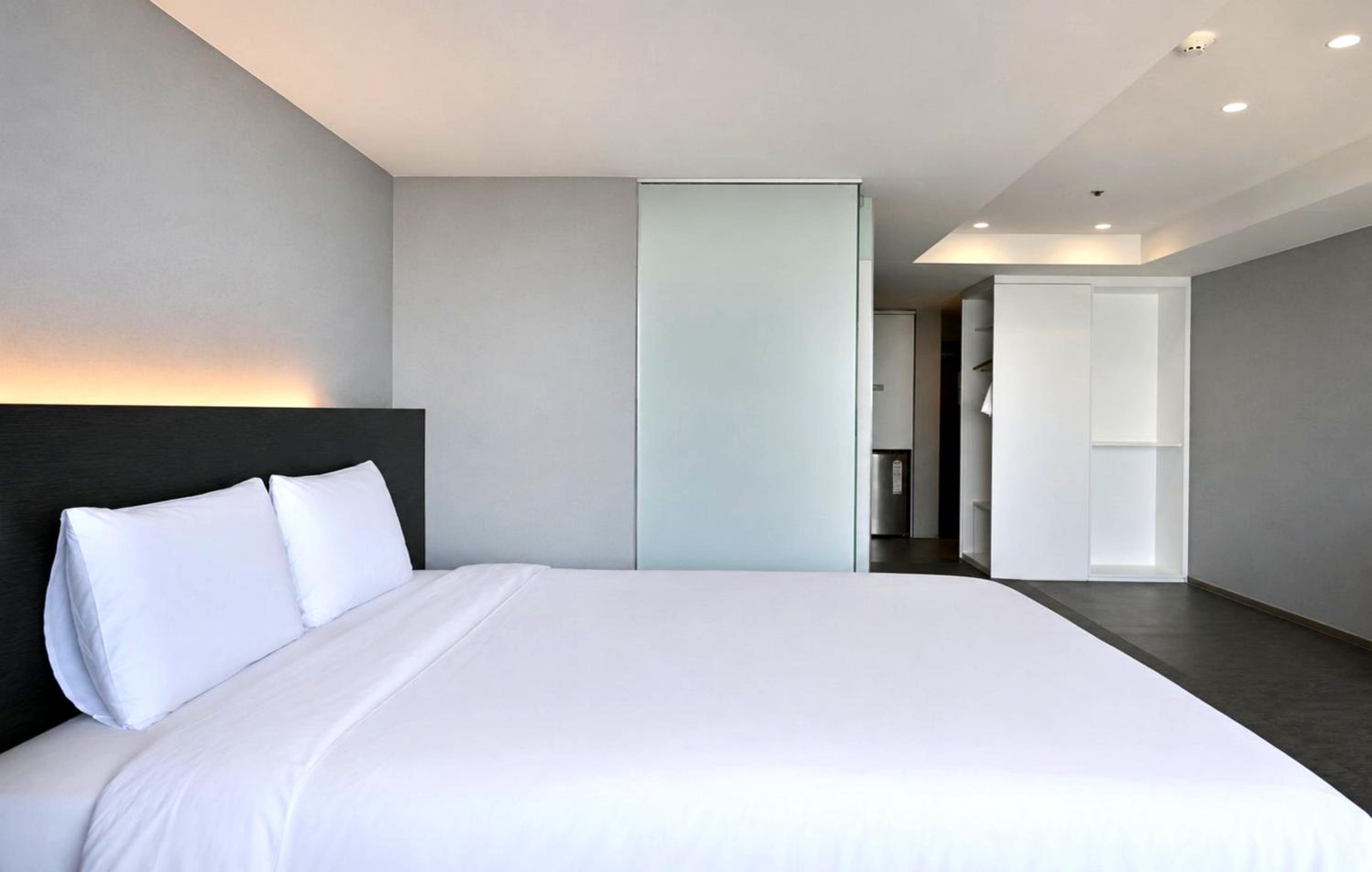 Deluxe, King Bed, with Pool