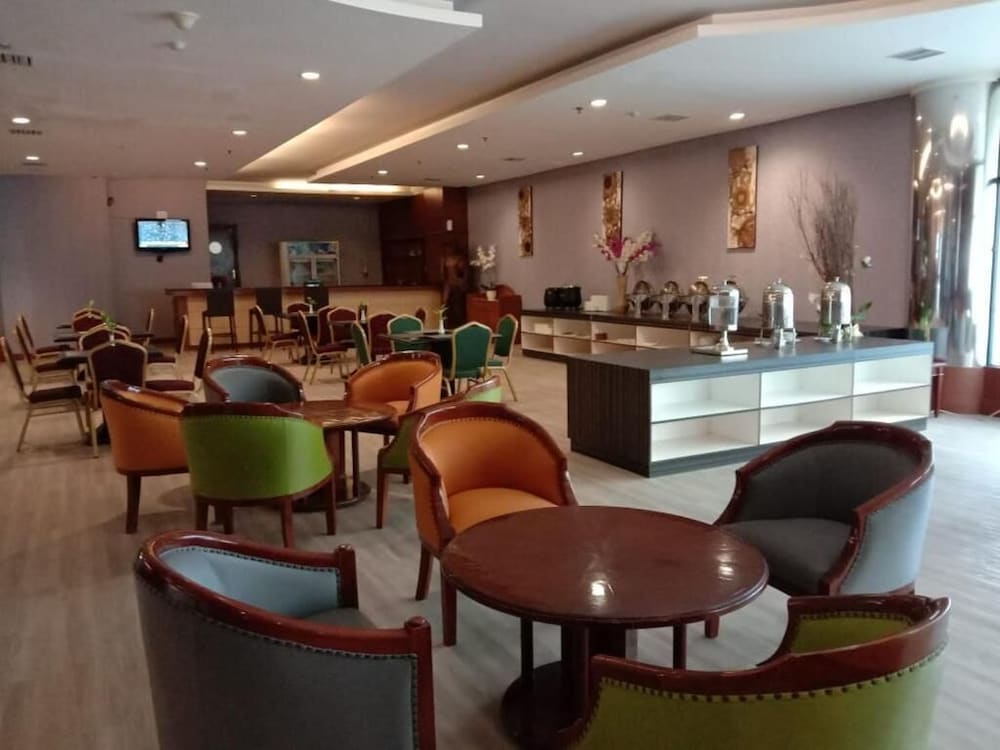GiiA Sanno Pluit Jakarta 20/22