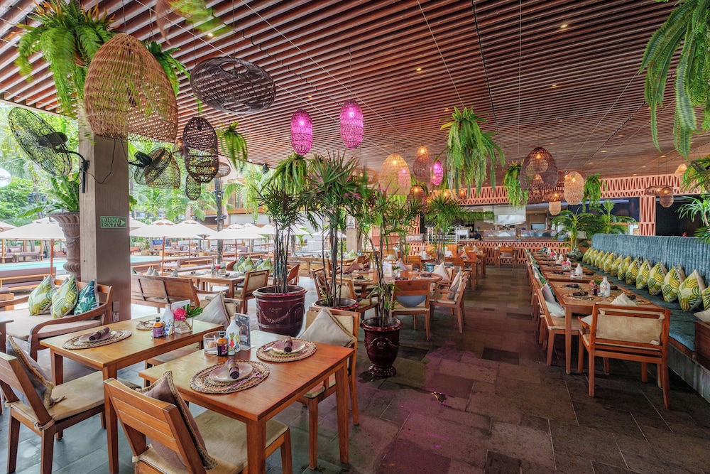 Cafe del Mar Hotel 31/50