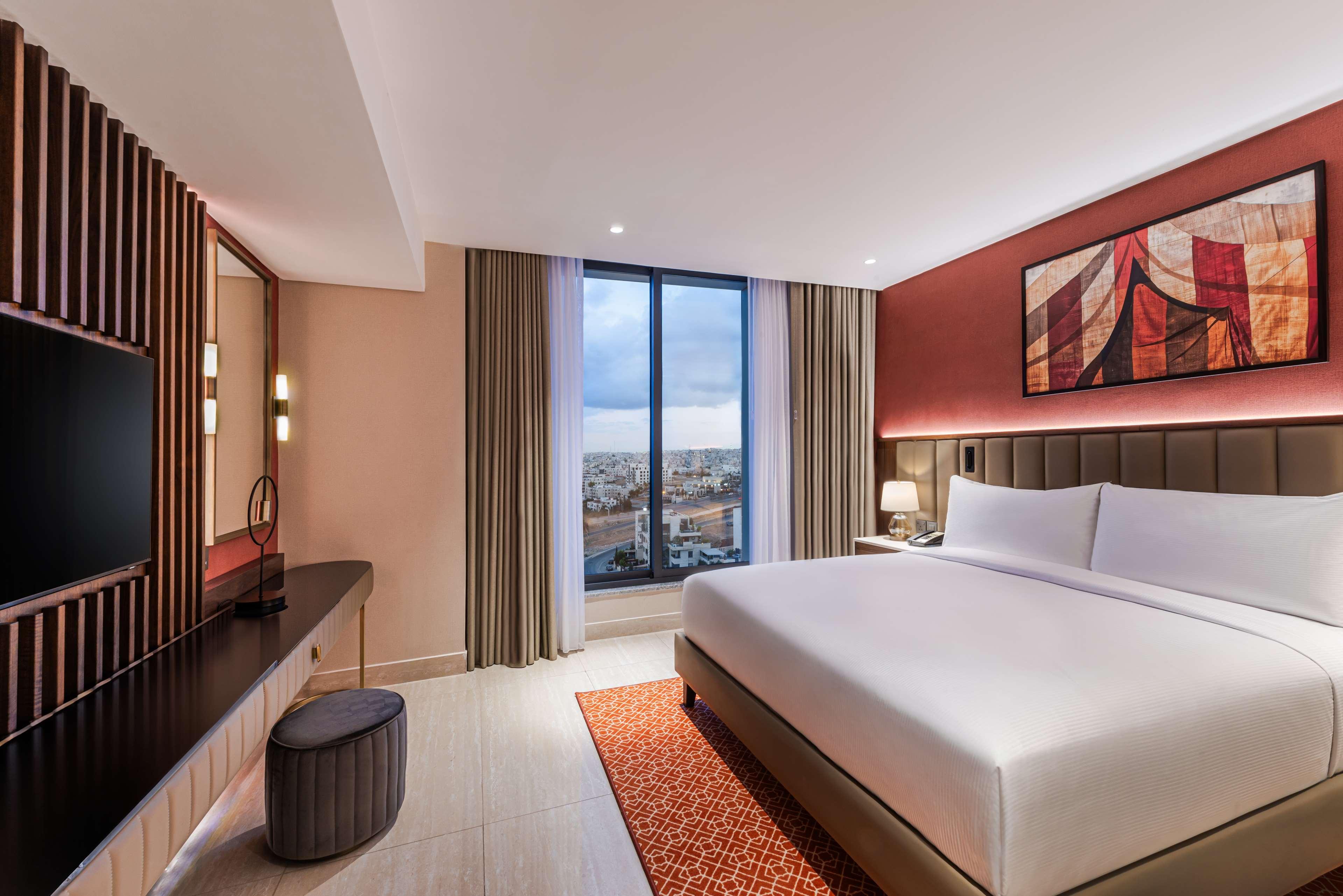 2 BEDROOMS, SUITE, KING BED