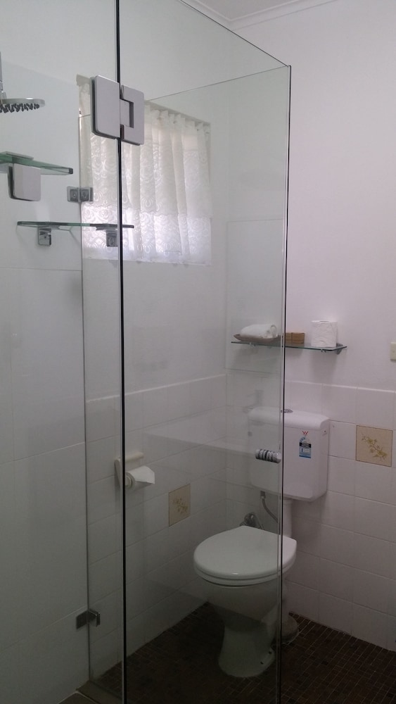 Country Lodge Motor Inn 42/50