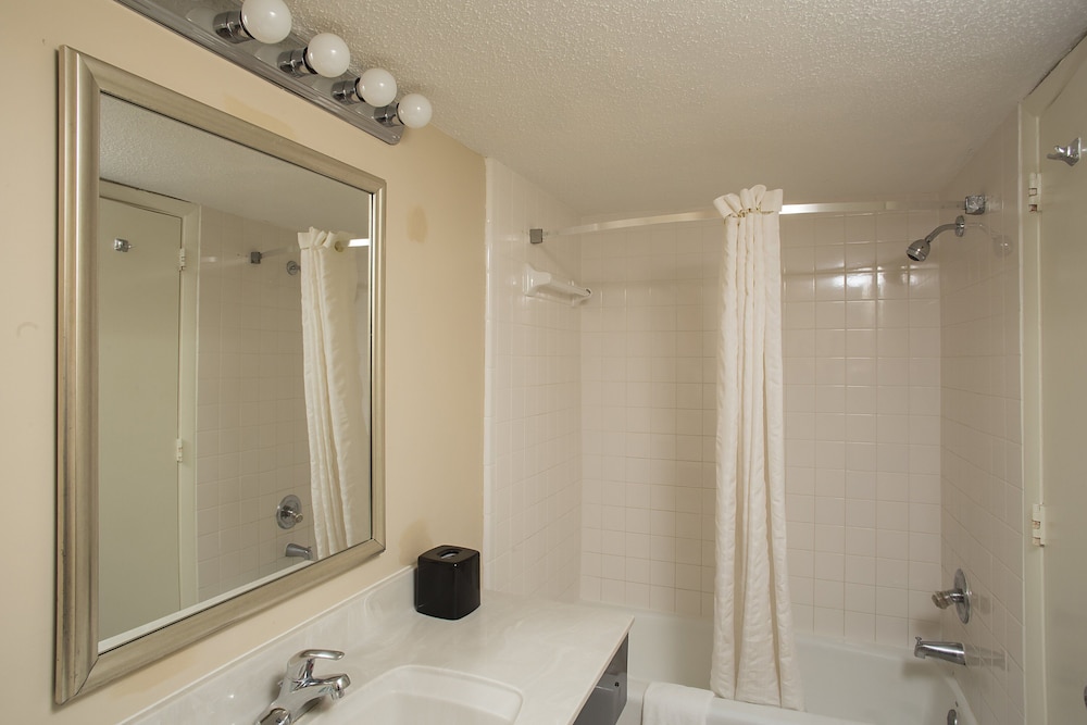 Grande Shores Ocean Resort 44/84