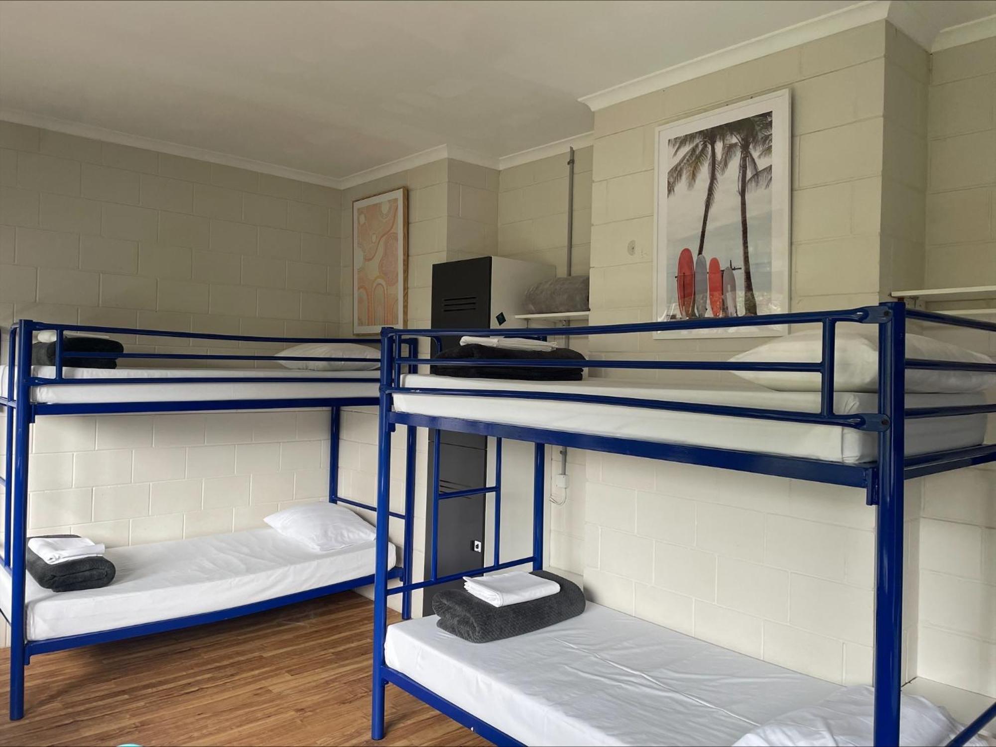 MIXED DORM, 8 BEDS