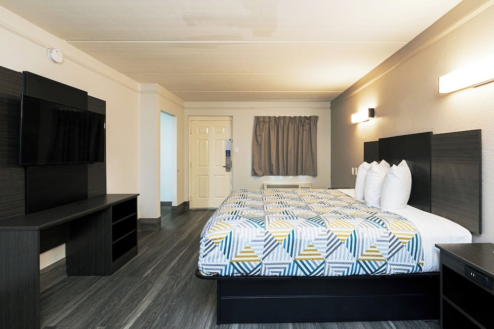 Motel6 Baytown, TX - Garth Rd 24/63