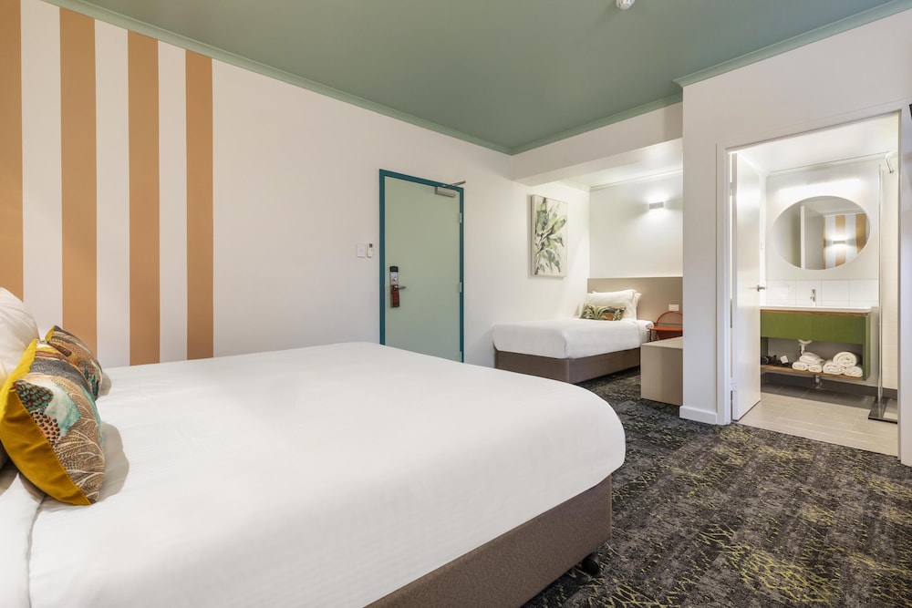 Room, Triple, Multiple Beds