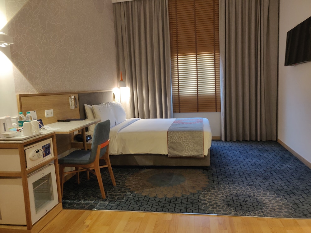 Holiday Inn Express Ahmedabad Prahlad Nagar 21/73