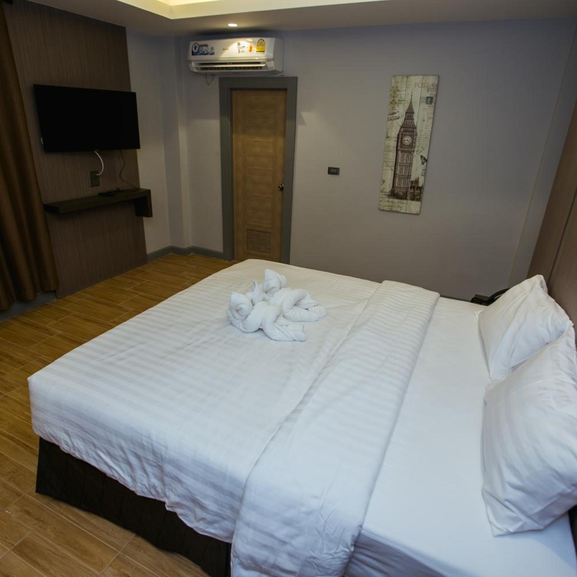 The Bed Hotel 11/50