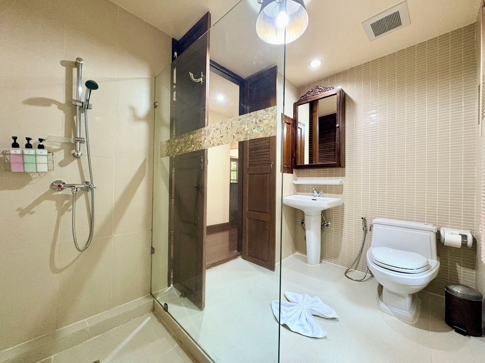 Shewe Wana Suite Resort 68/72