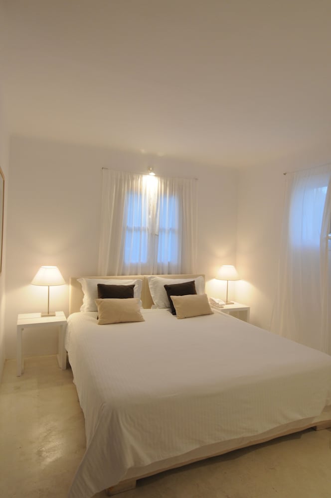 Ostraco Suites 24/75