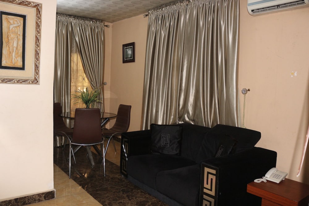 Albert Suites 11/19