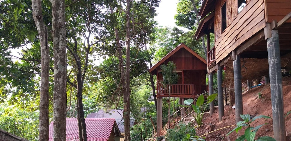 Jungle Hill Beach Bungalow 5/63