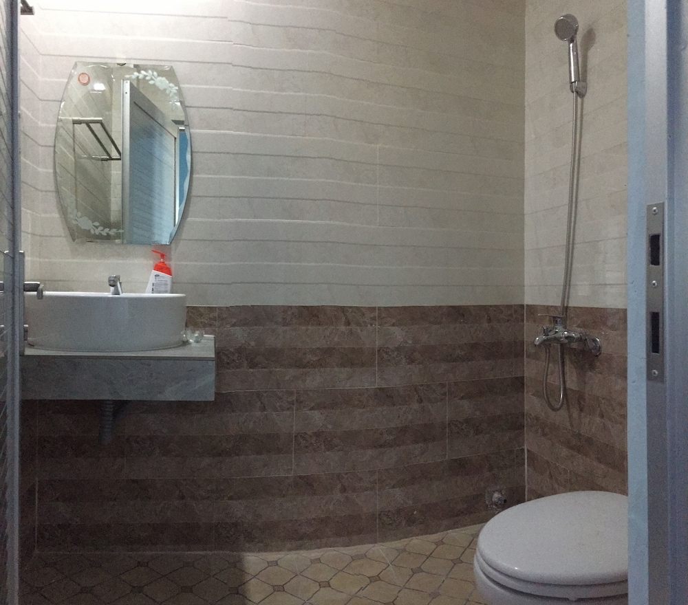 Ngan Giang Guest House 61/65