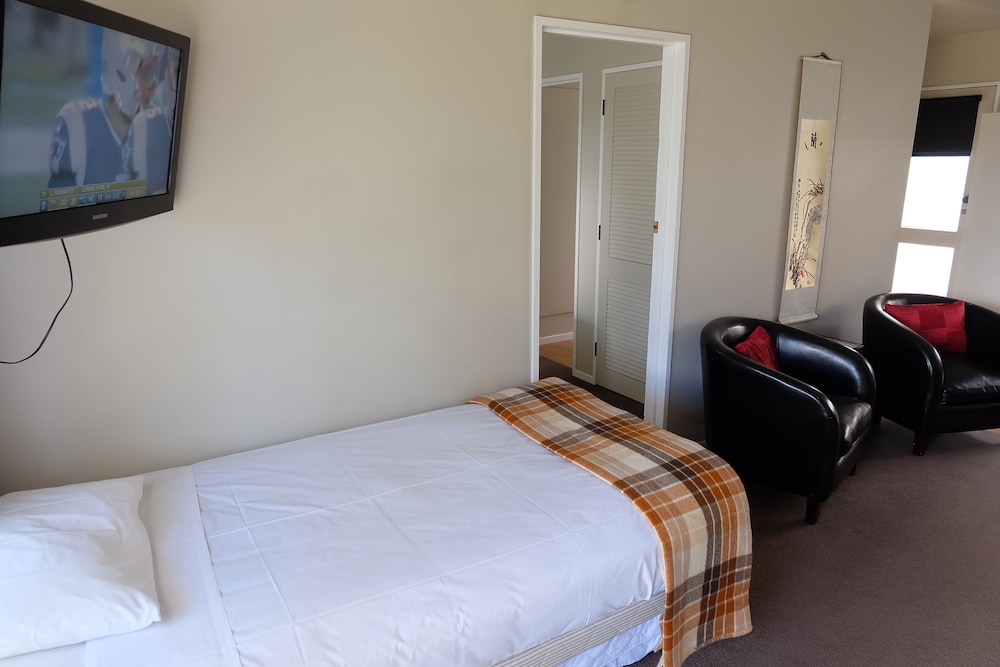 Castles Motel 22/72