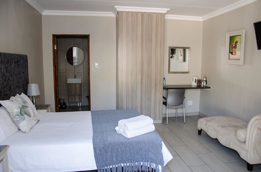 Four Seasons Guesthouse 6/15