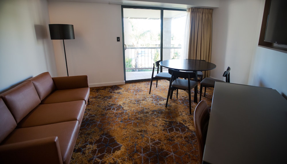 Crowne Plaza Alice Springs Lasseters 39/57