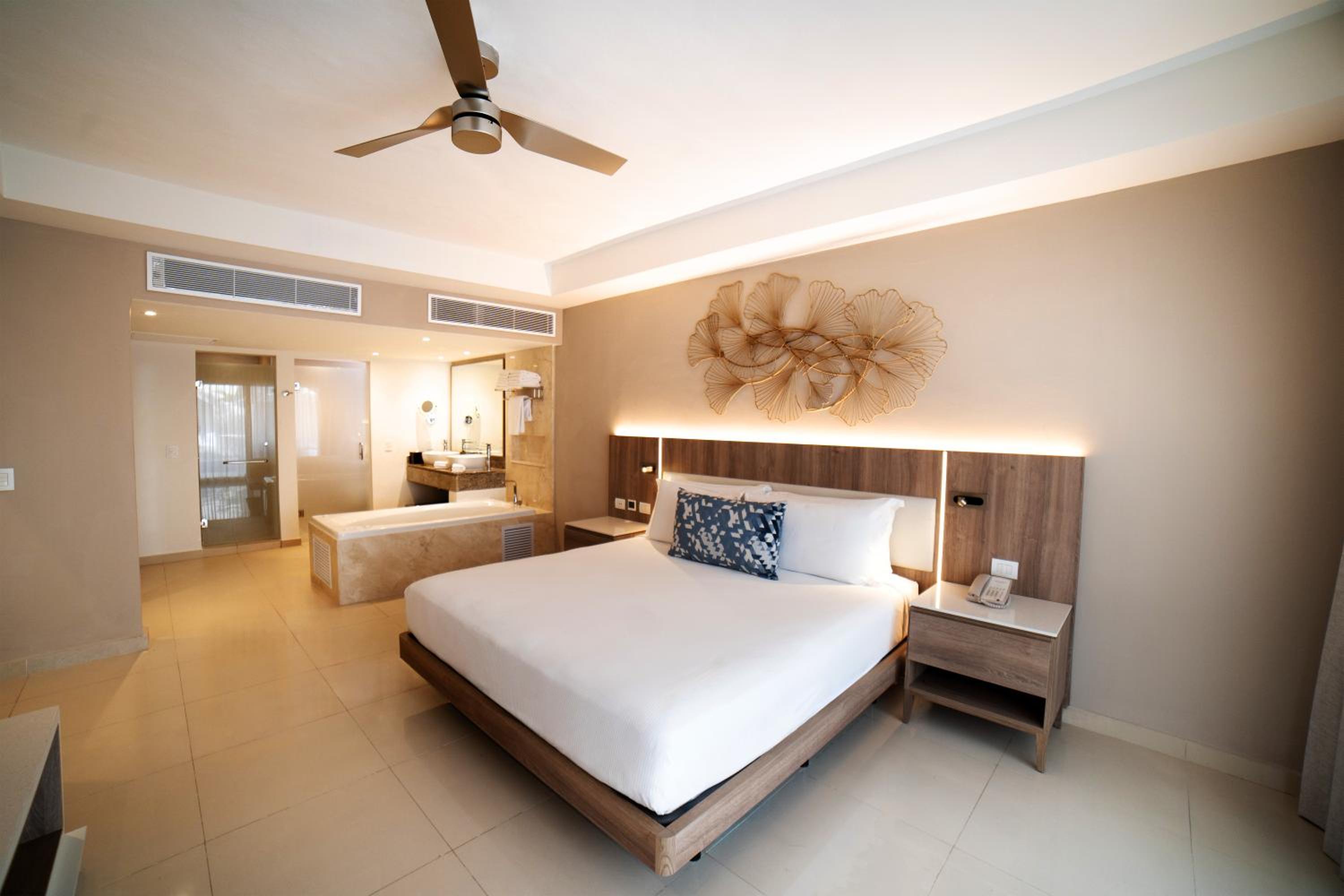 2 Bedrooms, Diamond Club, Swim Out, Presidential, Luxury, Suite, King Bed, 2 Queen Beds, Sofa, Hot Tub
