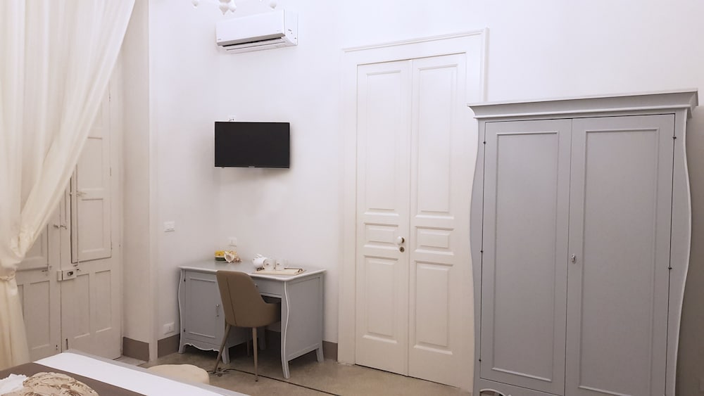 Villa Cesarea Dimora Di Charme 42/45