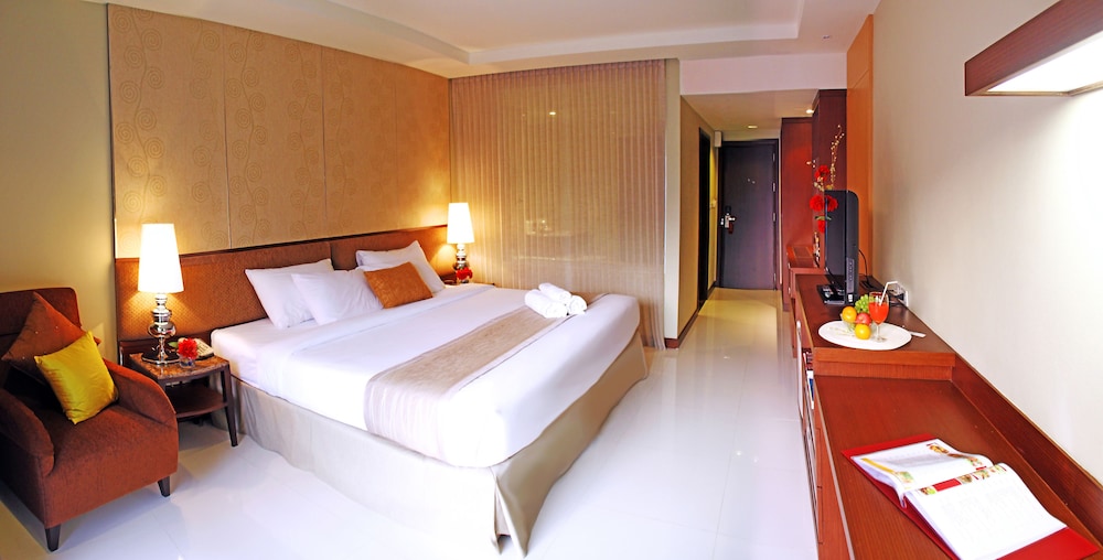 Intimate Hotel 15/62