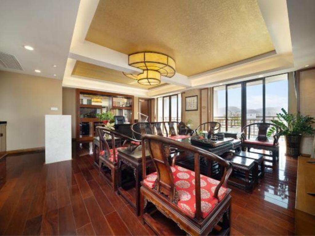 Yiyuan Xuanyu Hotel 25/45