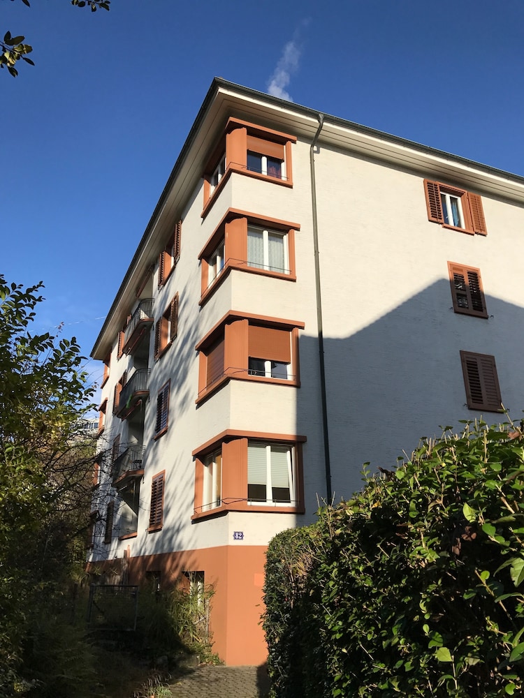 Newly Furnished Apartments In Zurich 2/50