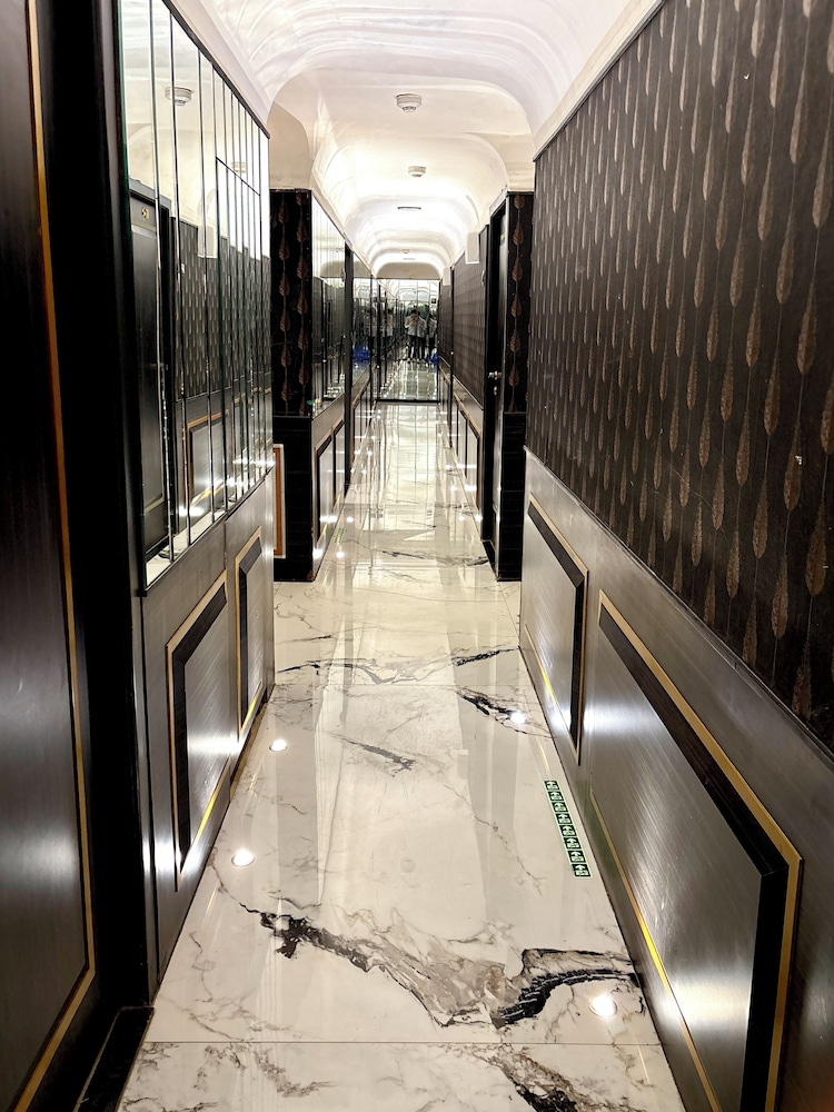 Gulf Hotel 37/49