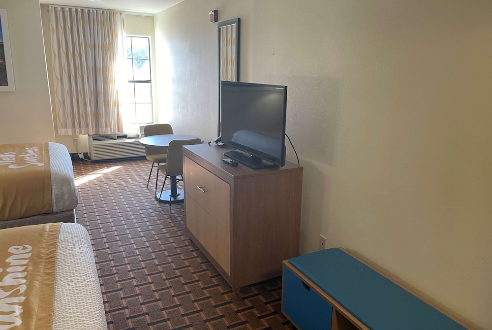 Days Inn by Wyndham Dallas Plano 13/31