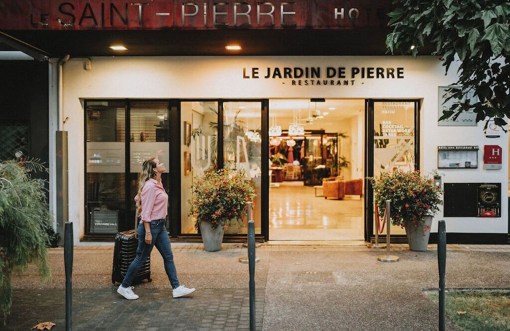 Le Saint Pierre Hotel in SAINT-PIERRE