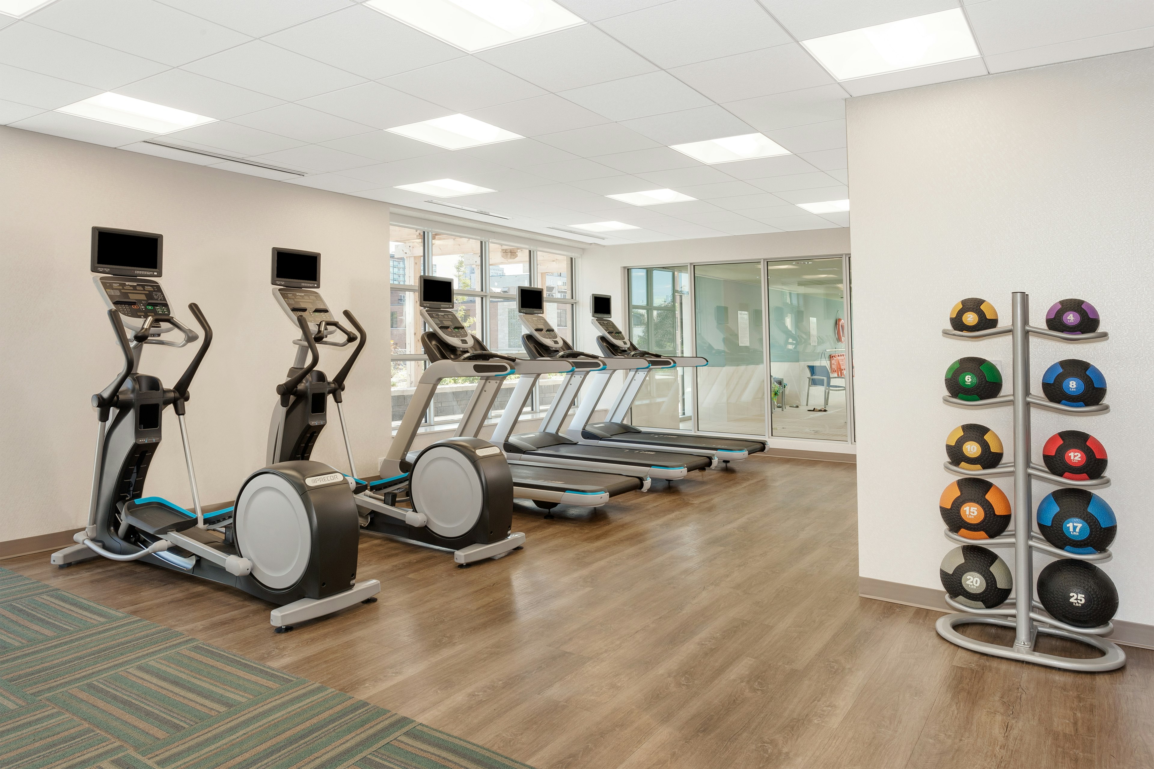 Holiday Inn Express And Suites Ottawa Downtown East 49/78