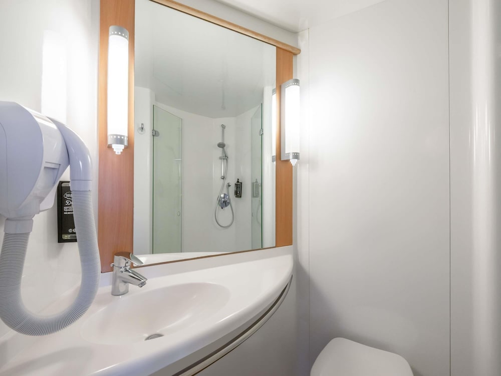Ibis Issoire 54/57