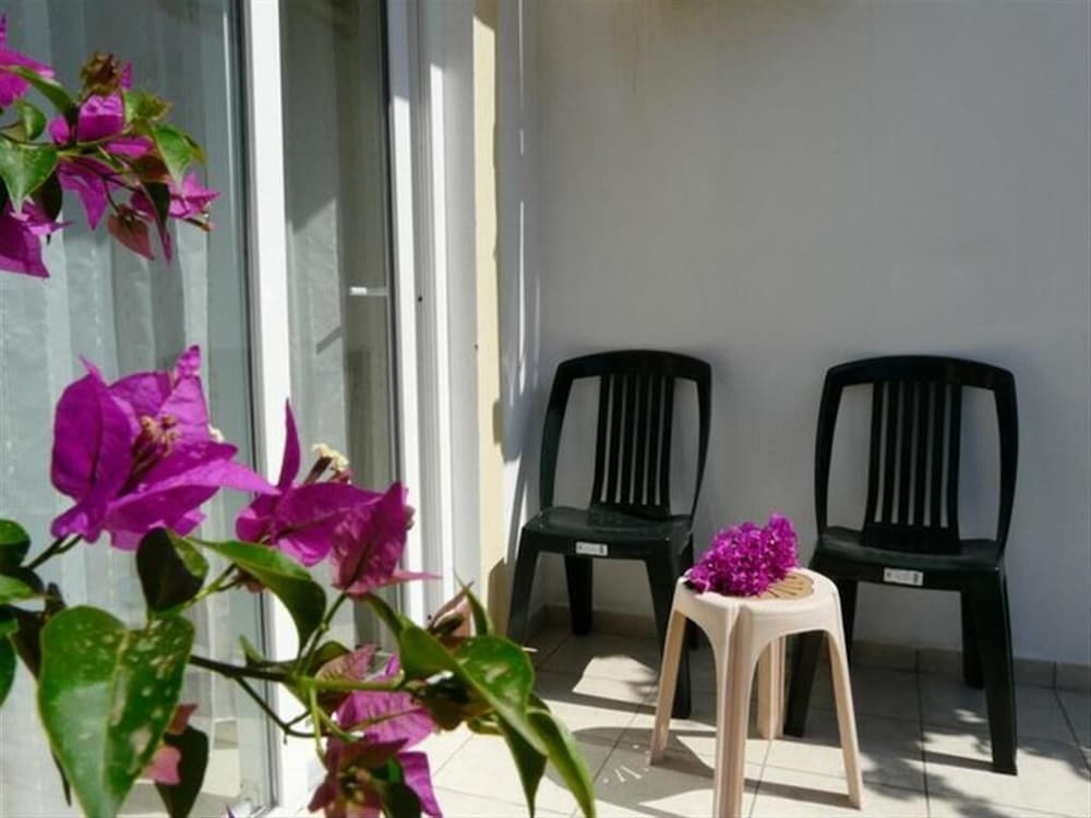 Viras Hotel 26/45