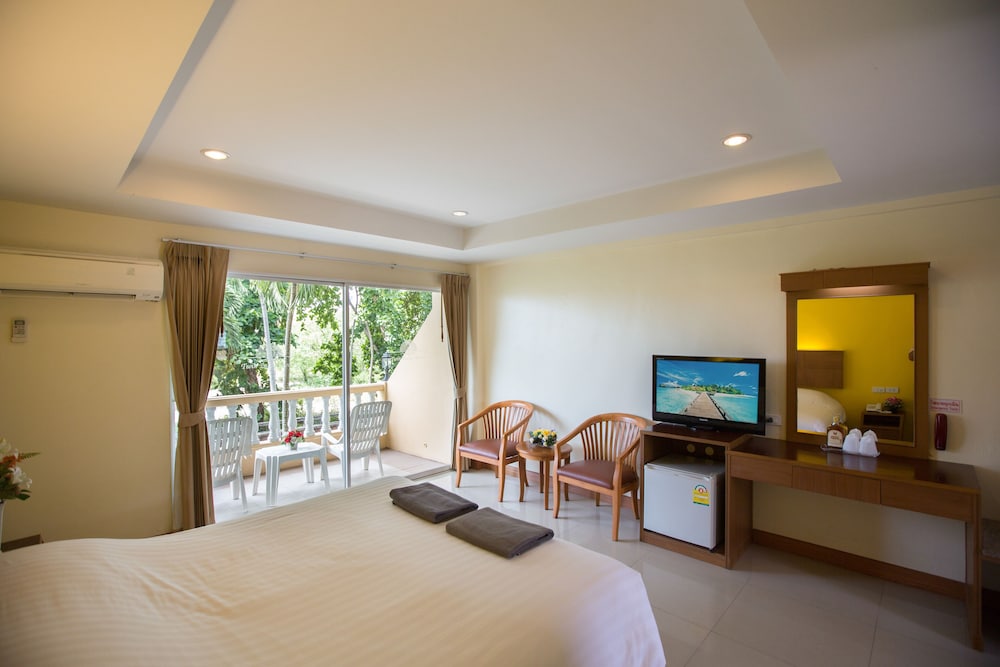 Twin Palms Resort 33/52