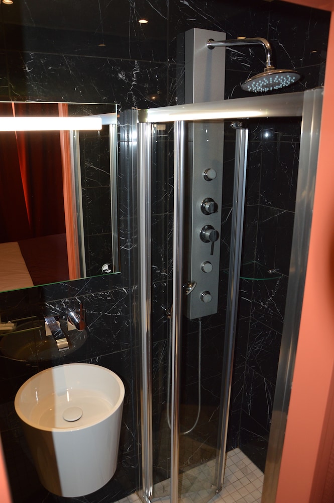 Parc Hotel Paris 38/44