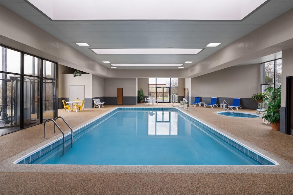 Wingate by Wyndham Cranberry 39/69