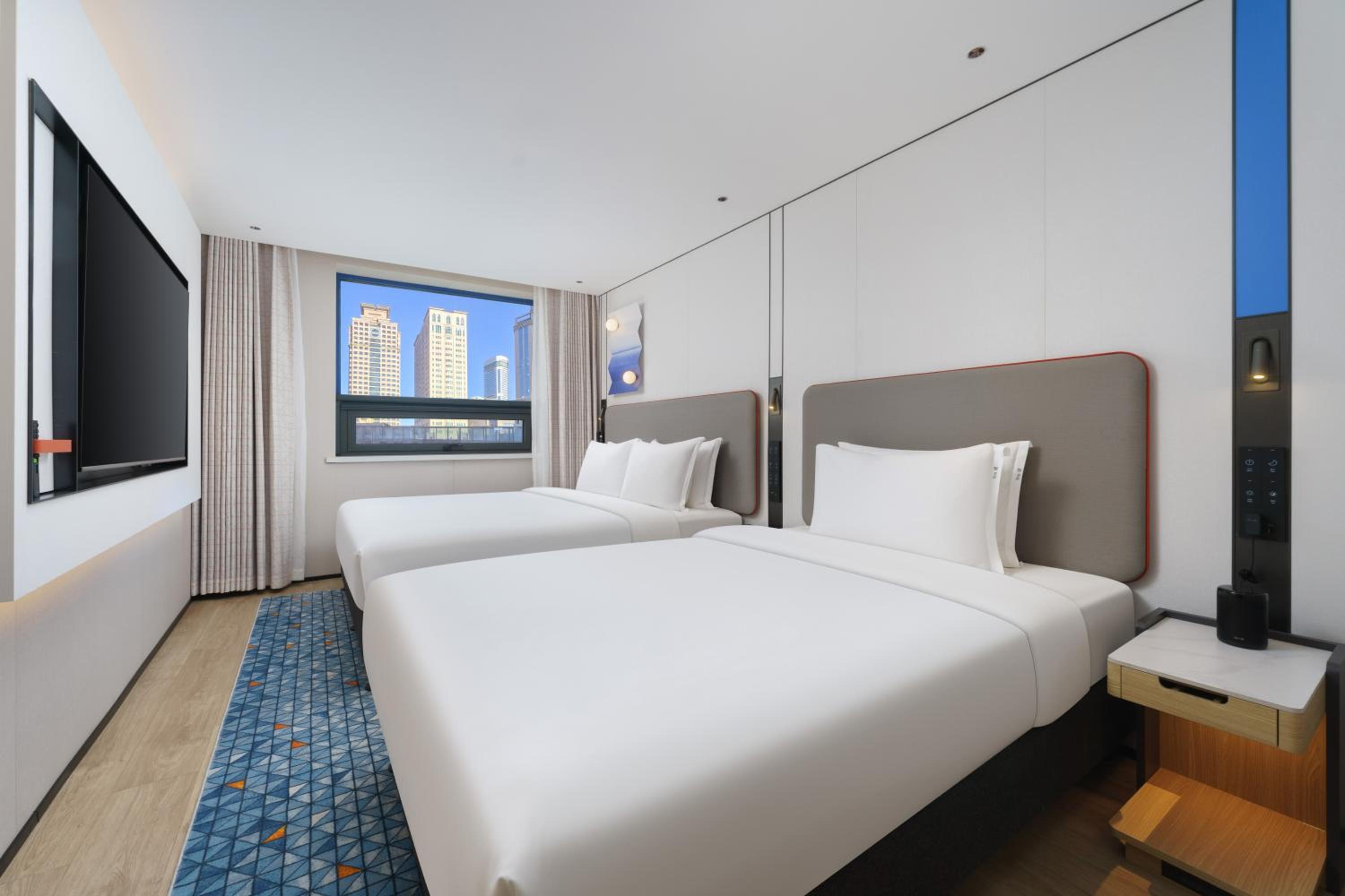 Suite, Single Bed, 1 King and 1 Single Beds