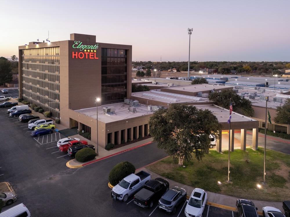 MCM Elegante Hotel and Conference Center 44/52