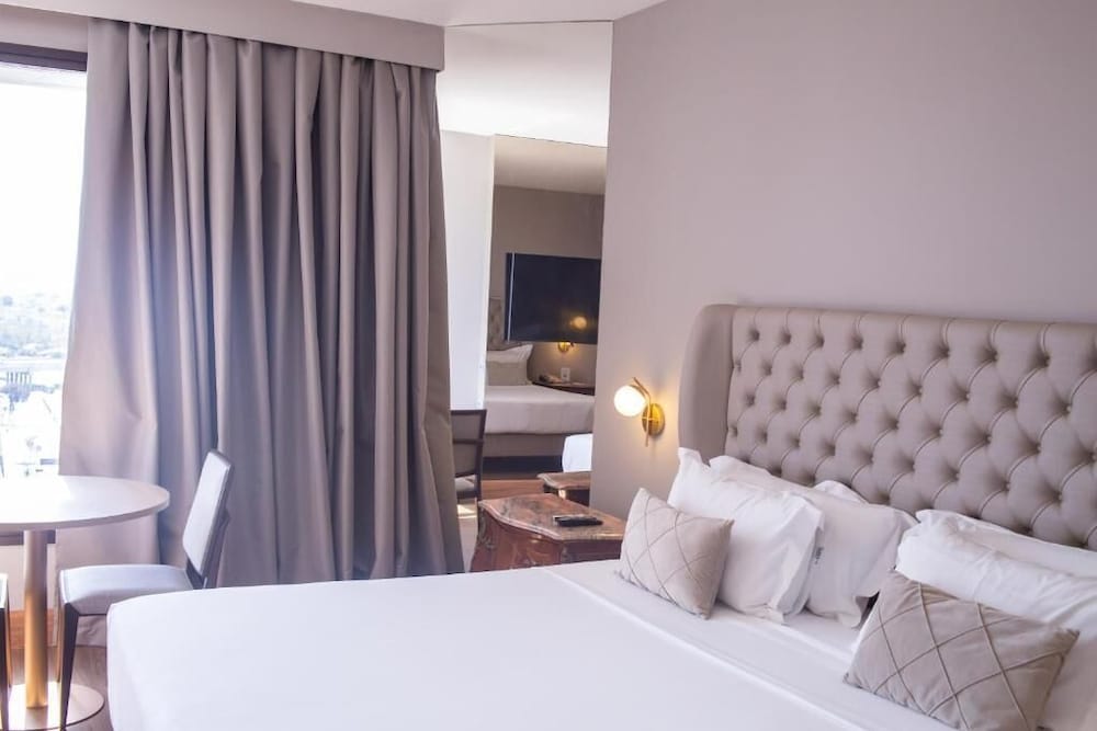DELUXE, DOUBLE BED