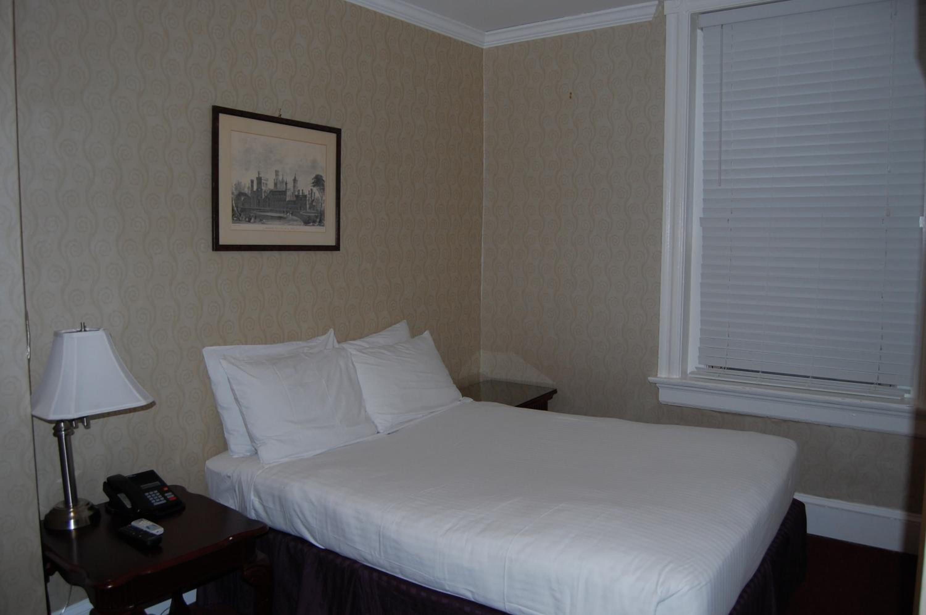 Room, Queen Bed