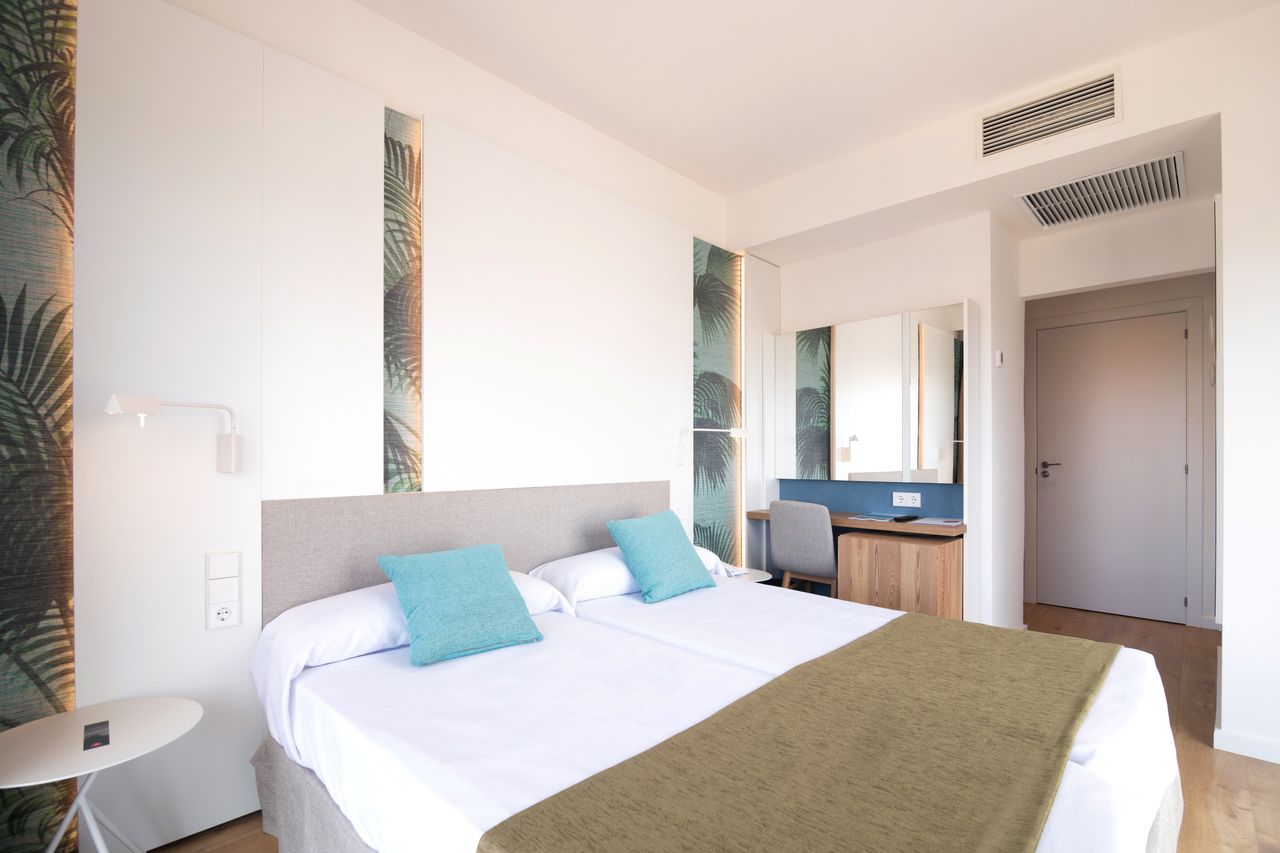 Room, Double or Twin Bed